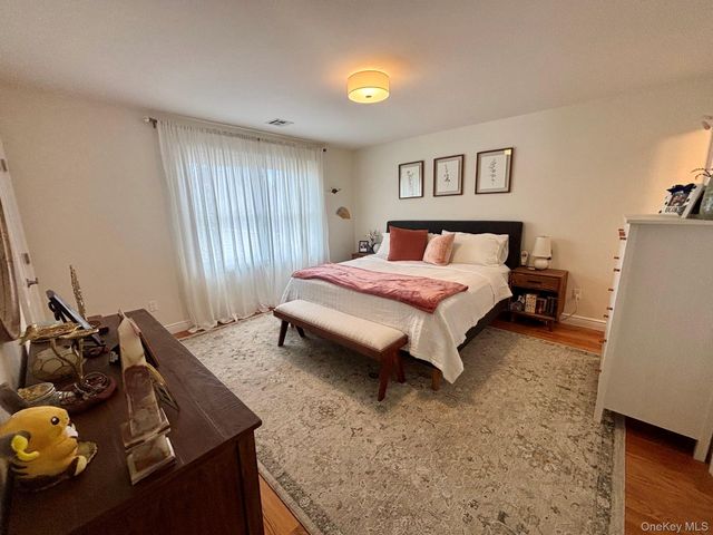 189 Jefferson Avenue 2, Mineola, NY 11501