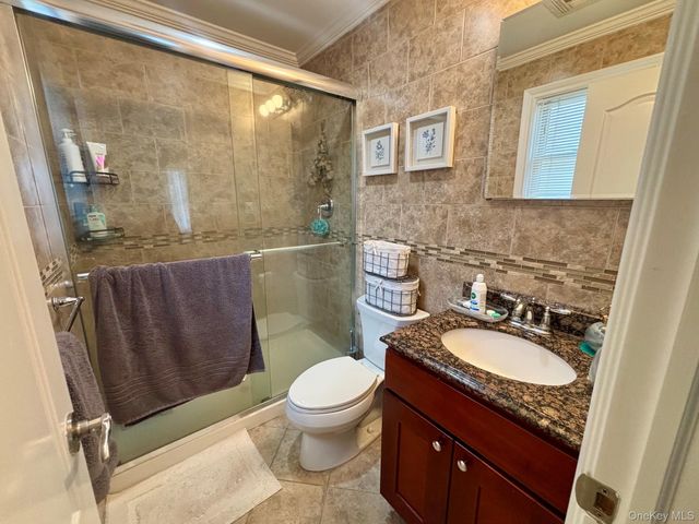 189 Jefferson Avenue 2, Mineola, NY 11501