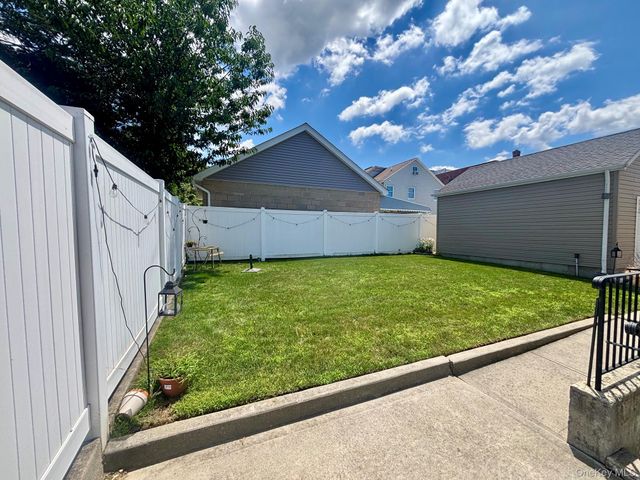 189 Jefferson Avenue 2, Mineola, NY 11501