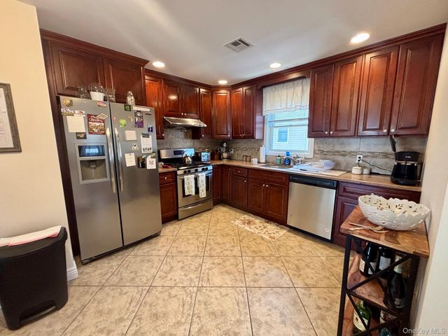 189 Jefferson Avenue 2, Mineola, NY 11501