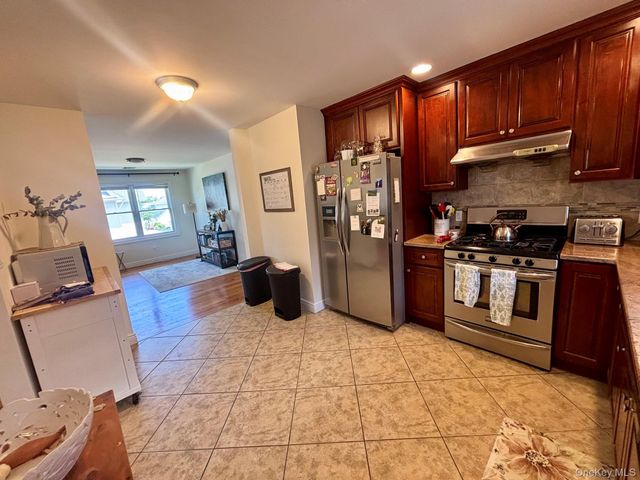 189 Jefferson Avenue 2, Mineola, NY 11501