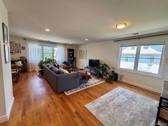 189 Jefferson Avenue 2, Mineola, NY 11501