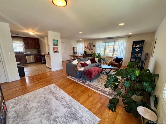189 Jefferson Avenue 2, Mineola, NY 11501