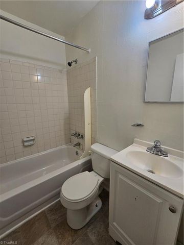 2006 Niagara Street D, Greensboro, NC 27405