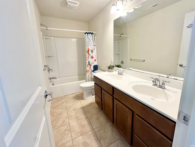 8752 Windpointe Pass, Zionsville, IN 46077