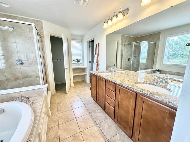 8752 Windpointe Pass, Zionsville, IN 46077