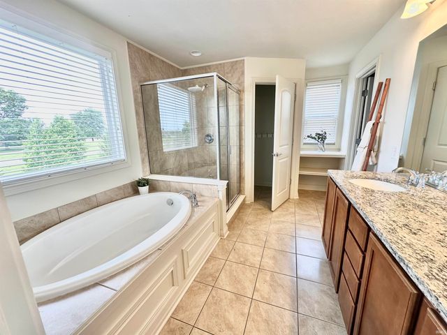 8752 Windpointe Pass, Zionsville, IN 46077