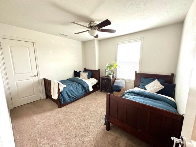 8752 Windpointe Pass, Zionsville, IN 46077