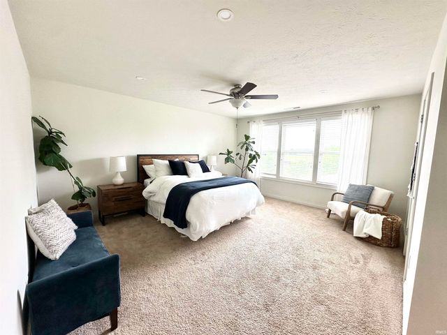 8752 Windpointe Pass, Zionsville, IN 46077