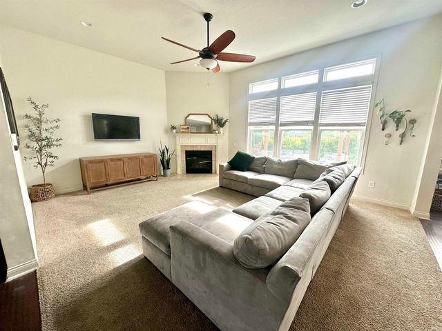 8752 Windpointe Pass, Zionsville, IN 46077