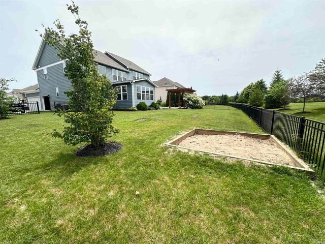 8752 Windpointe Pass, Zionsville, IN 46077
