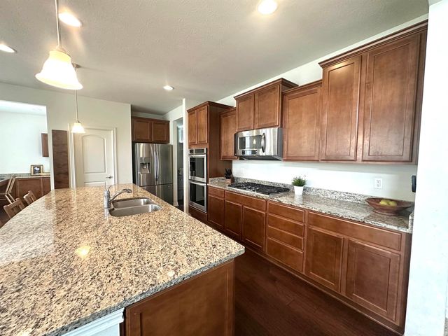 8752 Windpointe Pass, Zionsville, IN 46077