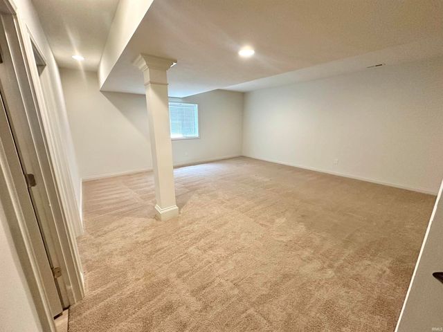 8752 Windpointe Pass, Zionsville, IN 46077