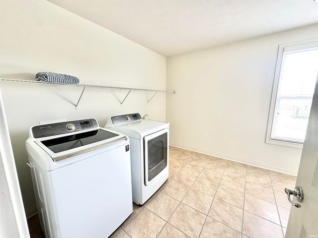 8752 Windpointe Pass, Zionsville, IN 46077