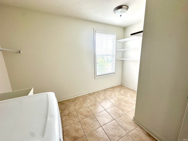 8752 Windpointe Pass, Zionsville, IN 46077