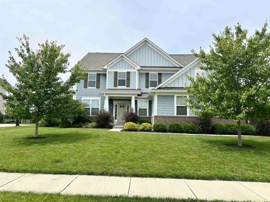 8752 Windpointe Pass, Zionsville, IN 46077