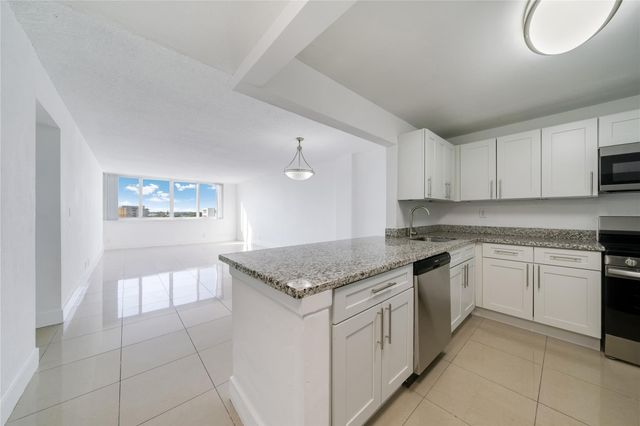 9001 SW 77th Avenue C803, Miami, FL 33156