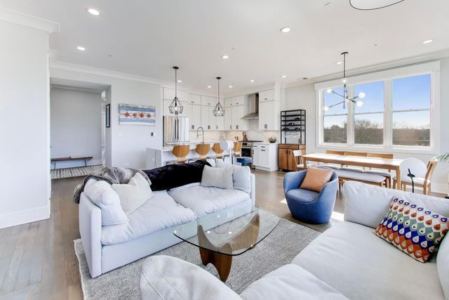 5748 N Hermitage Avenue 407, Chicago, IL 60660