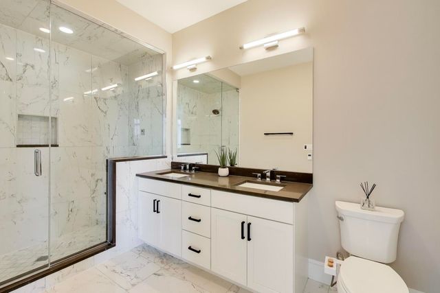 5748 N Hermitage Avenue 407, Chicago, IL 60660