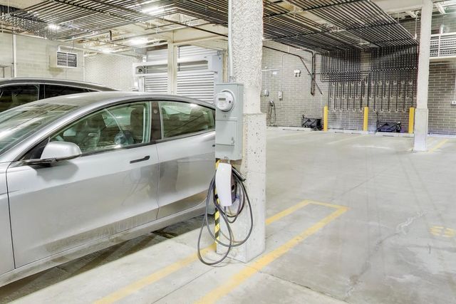 5748 N Hermitage Avenue 407, Chicago, IL 60660