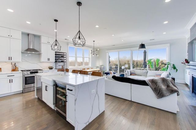 5748 N Hermitage Avenue 407, Chicago, IL 60660