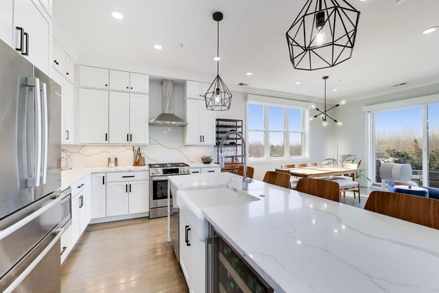 5748 N Hermitage Avenue 407, Chicago, IL 60660