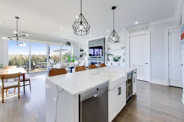 5748 N Hermitage Avenue 407, Chicago, IL 60660