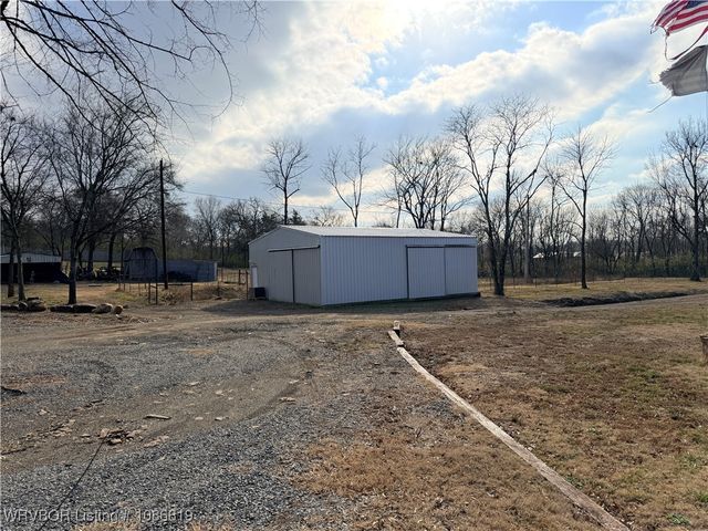 1101 S Railroad Street, Poteau, OK 74953