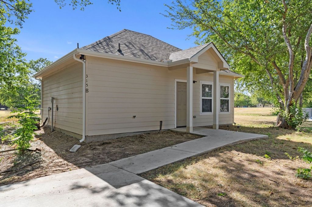315 S Bradshaw Street B, Denton, TX 76205