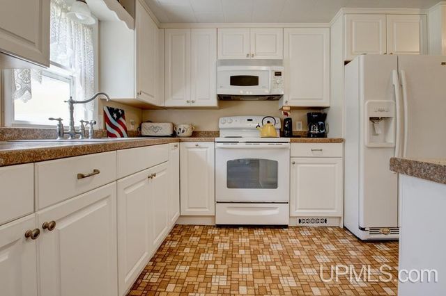 W5488 County Road 342, Wallace, MI 49893