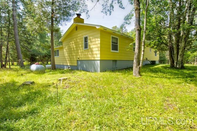 W5488 County Road 342, Wallace, MI 49893