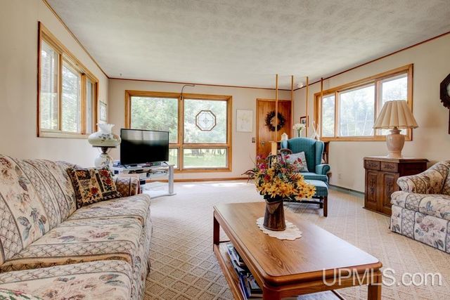 W5488 County Road 342, Wallace, MI 49893