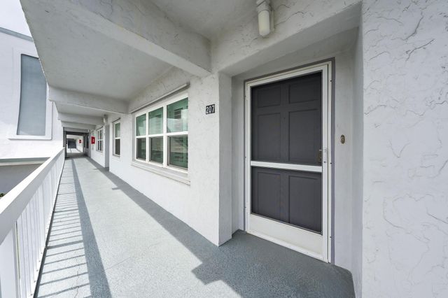 155 Yacht Club Drive 207, North Palm Beach, FL 33408