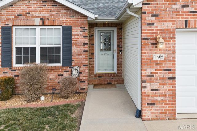 195 Baneberry Drive, Highland, IL 62249