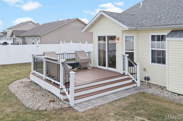 195 Baneberry Drive, Highland, IL 62249