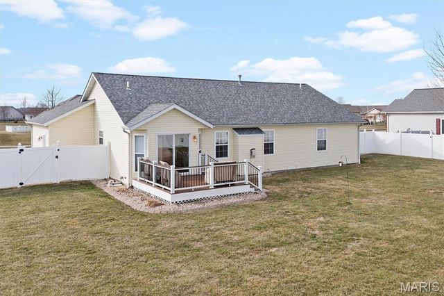 195 Baneberry Drive, Highland, IL 62249