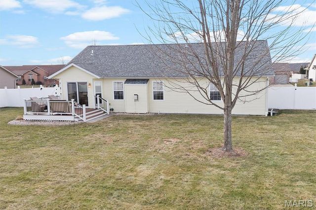 195 Baneberry Drive, Highland, IL 62249