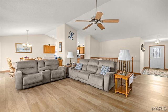 195 Baneberry Drive, Highland, IL 62249