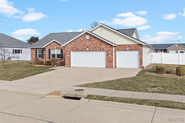 195 Baneberry Drive, Highland, IL 62249