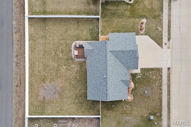 195 Baneberry Drive, Highland, IL 62249