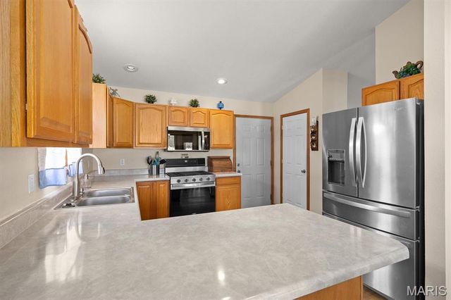 195 Baneberry Drive, Highland, IL 62249