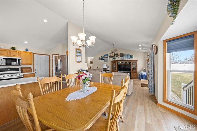 195 Baneberry Drive, Highland, IL 62249