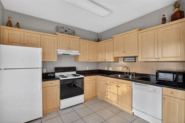 7714 PLANTATION CIRCLE 7714, Bradenton, FL 34201