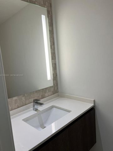 88 SW 7th St 2708, Miami, FL 33130