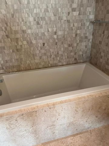 88 SW 7th St 2708, Miami, FL 33130