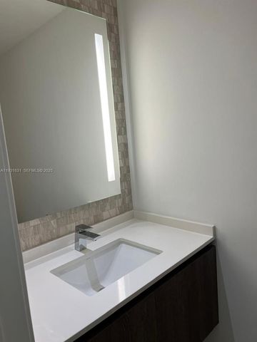 88 SW 7th St 2708, Miami, FL 33130