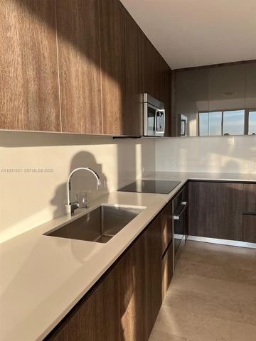 88 SW 7th St 2708, Miami, FL 33130