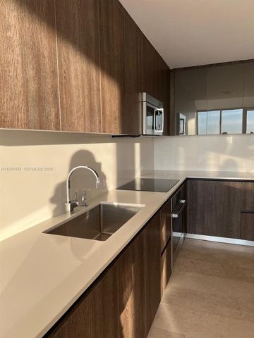 88 SW 7th St 2708, Miami, FL 33130