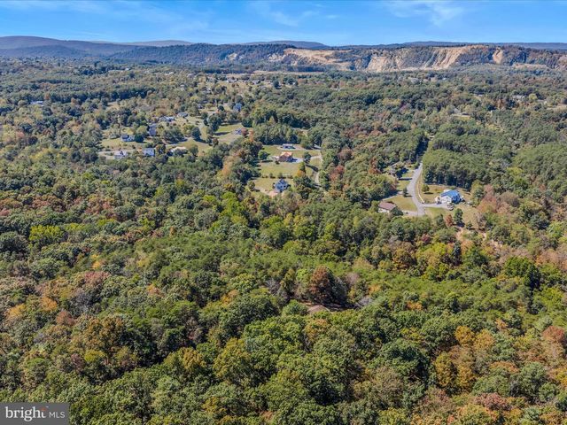 608 DEHAVEN RD, Berkeley Springs, WV 25411