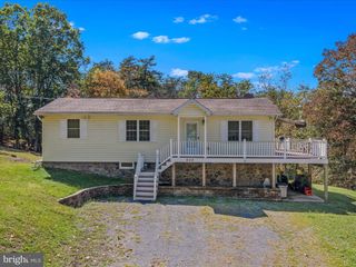608 DEHAVEN RD, Berkeley Springs, WV 25411